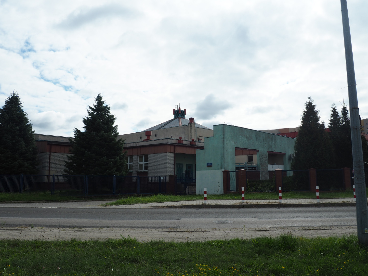 Zdjęcie architektury budynku Szkoła Podstawowa nr 341 im. Twórców Literatury Dziecięcej